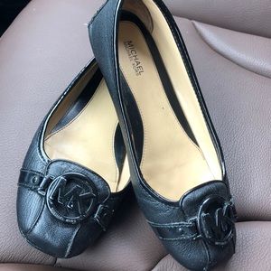 Michael kore flat black ballerina shoes size 6